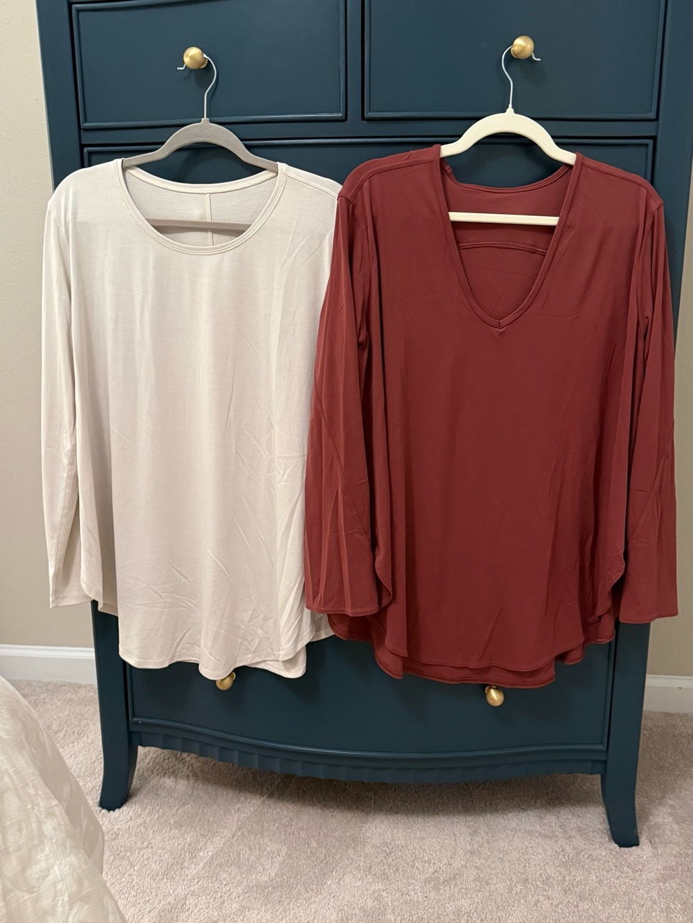 2 Lululemon Women's Long Sleeve Scoop & V-Neck Tops - Cream and Rust Large